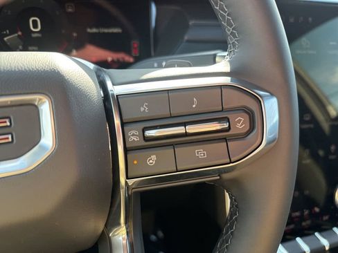 New 2025 GMC Acadia Elevation image 25