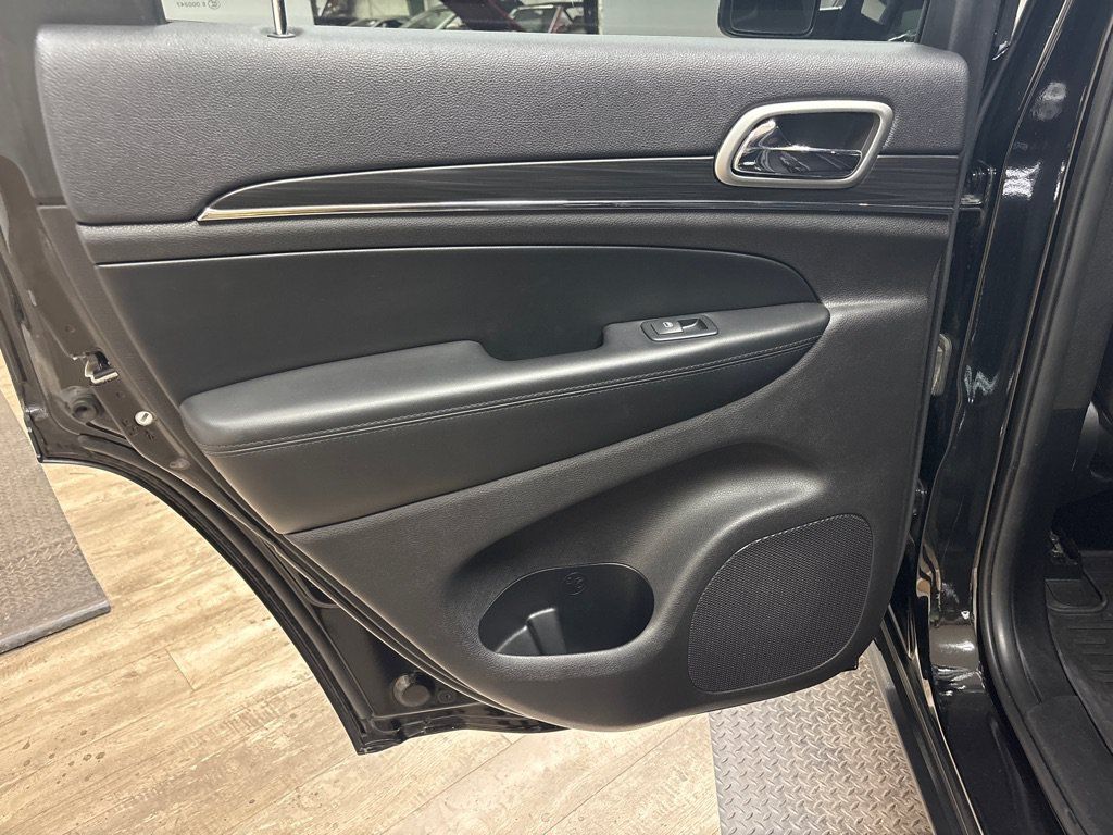 Used 2019 Jeep Grand Cherokee Limited RWD image 30