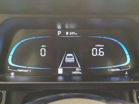 Used 2025 Hyundai Elantra SE FWD image 23