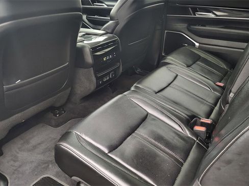 Used 2023 Jeep Wagoneer 4WD w/ Premium Group I image 30