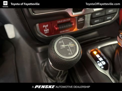 Used 2025 Jeep Gladiator Mojave image 33