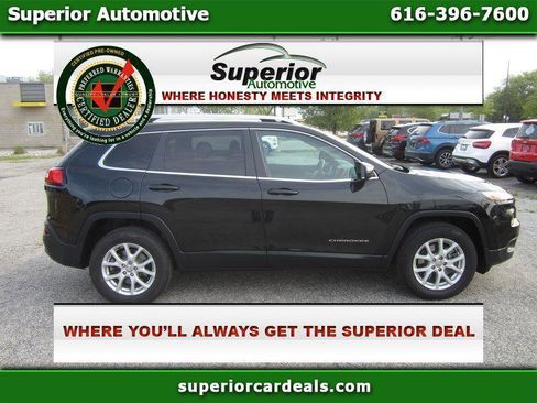 Used 2016 Jeep Cherokee Latitude w/ Trailer Tow Group AWD/4WD image 1