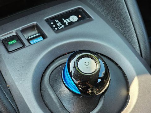 Used 2024 Nissan Leaf S image 26