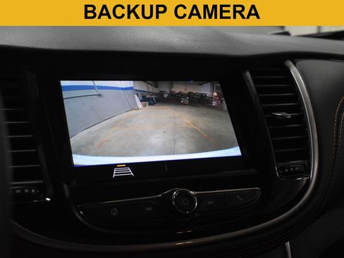 Used 2022 Chevrolet Trax LT w/ LT Convenience Package AWD/4WD image 5