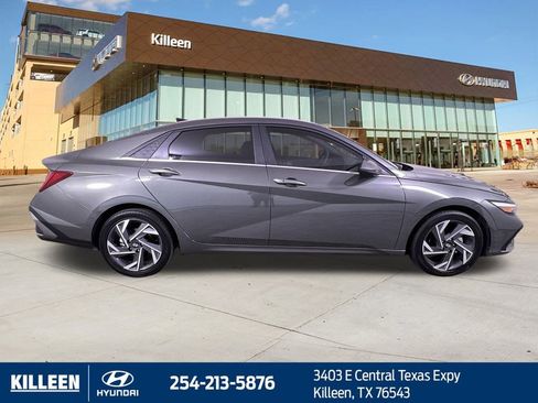 Used 2025 Hyundai Elantra SEL w/ Cargo Package image 10