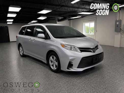 Used 2019 Toyota Sienna LE FWD image 1