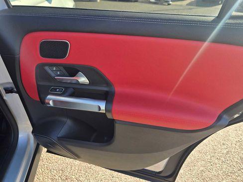 Used 2021 Mercedes-Benz GLB 250 4MATIC image 13