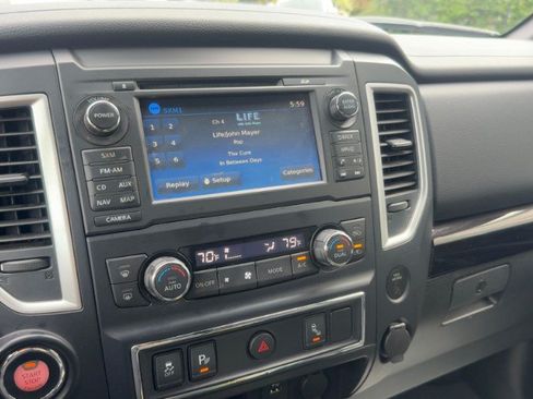 Used 2018 Nissan Titan SV w/ SV Convenience Package AWD/4WD image 16