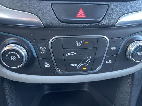 Used 2019 Chevrolet Equinox LS image 25