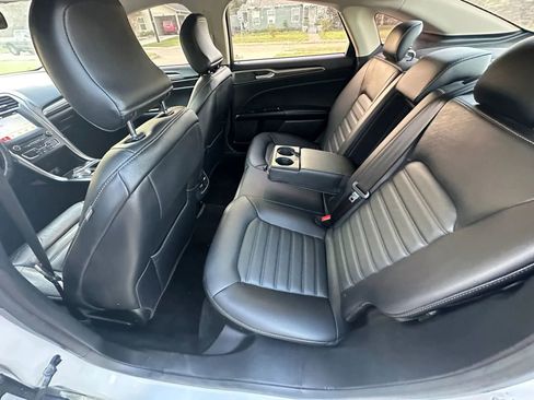 Used 2018 Ford Fusion SE w/ Equipment Group 602A FWD image 19