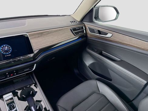 Used 2025 Volkswagen Atlas SEL image 25