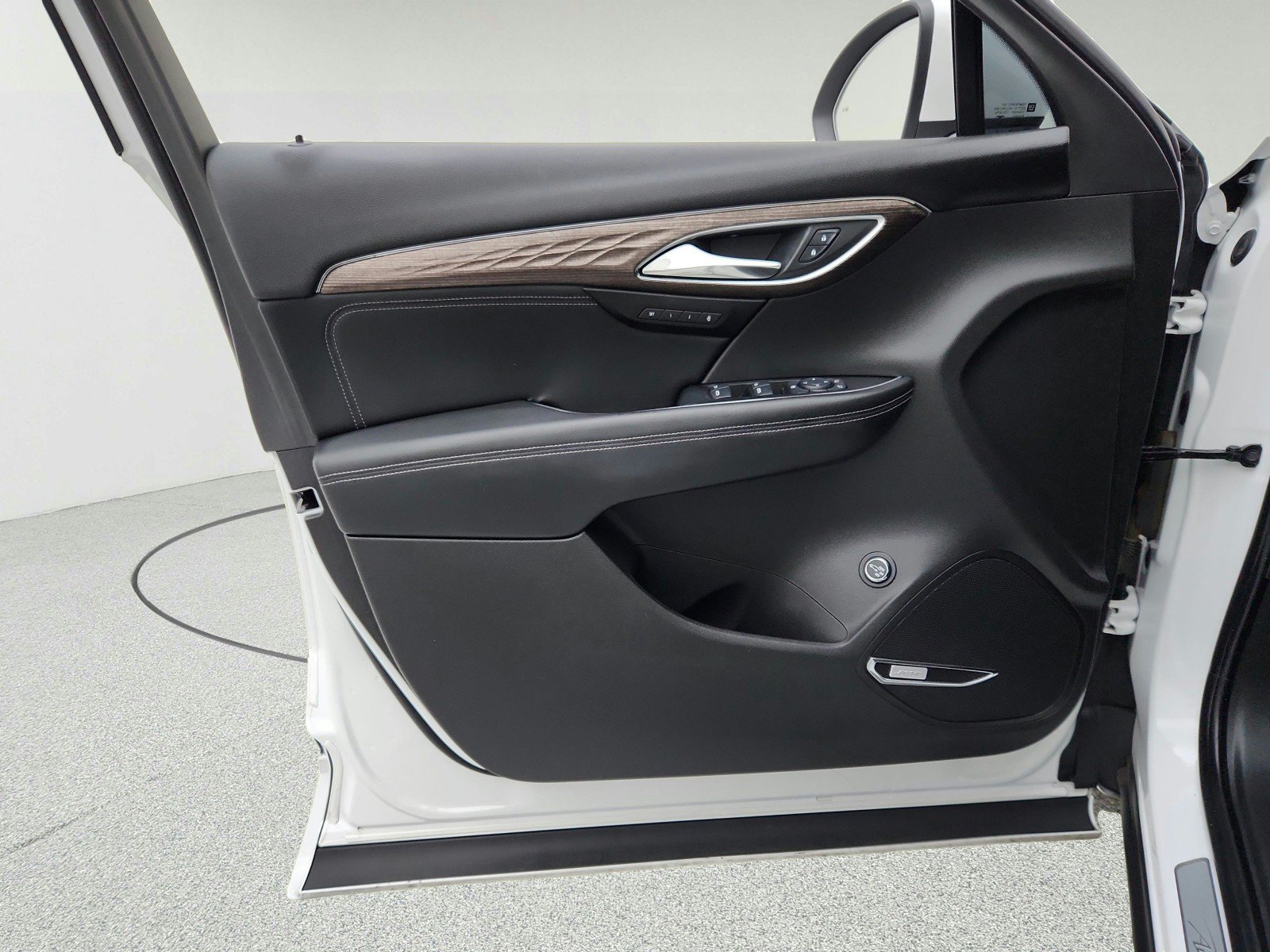 Used 2022 Buick Envision Avenir w/ Technology Package II FWD image 26