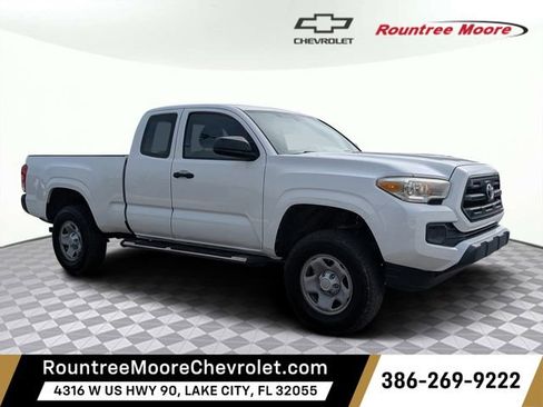 Used 2017 Toyota Tacoma SR image 1