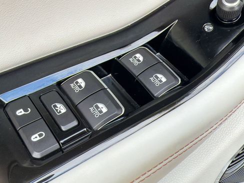 Used 2022 Jeep Grand Cherokee Overland w/ Trailer Tow Prep Group (B) image 22