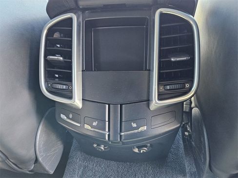 Used 2016 Porsche Cayenne Turbo image 36