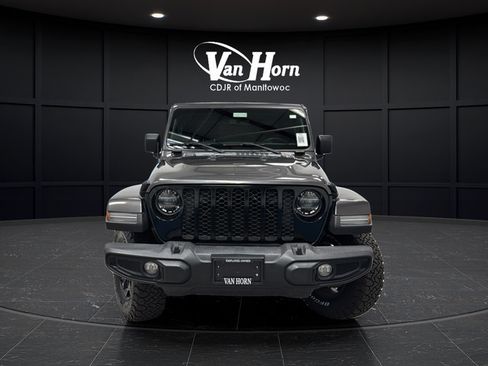 Used 2022 Jeep Gladiator Sport AWD/4WD image 2