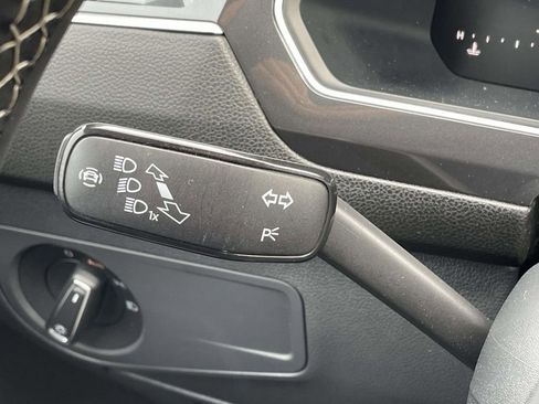 Used 2023 Volkswagen Tiguan SE image 11