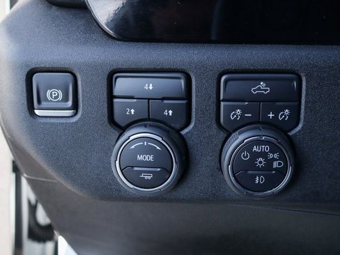 Used 2025 Chevrolet Silverado 3500 LT w/ Convenience Package image 22