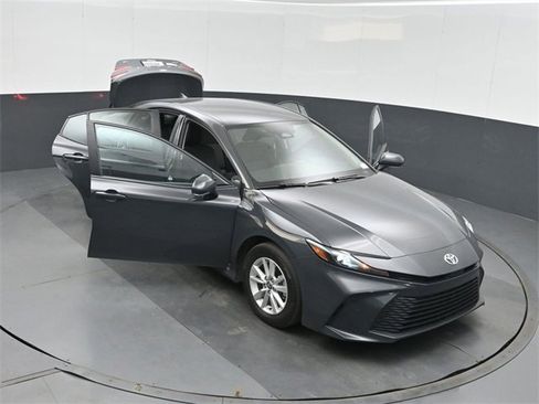 Used 2025 Toyota Camry LE image 50