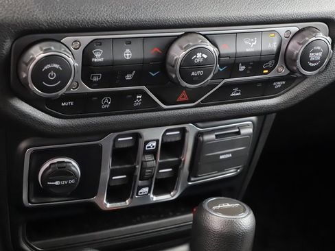 Used 2024 Jeep Gladiator Sport image 28