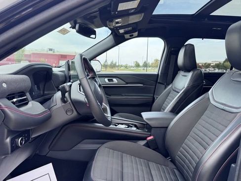 Used 2025 Ford Explorer ST-Line w/ Premium Package image 7