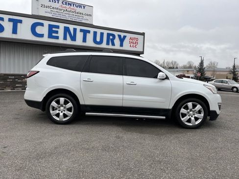 Used 2017 Chevrolet Traverse LT w/ Style and Technology Package image 15