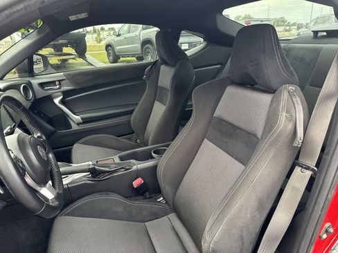 Used 2017 Toyota 86 RWD image 12