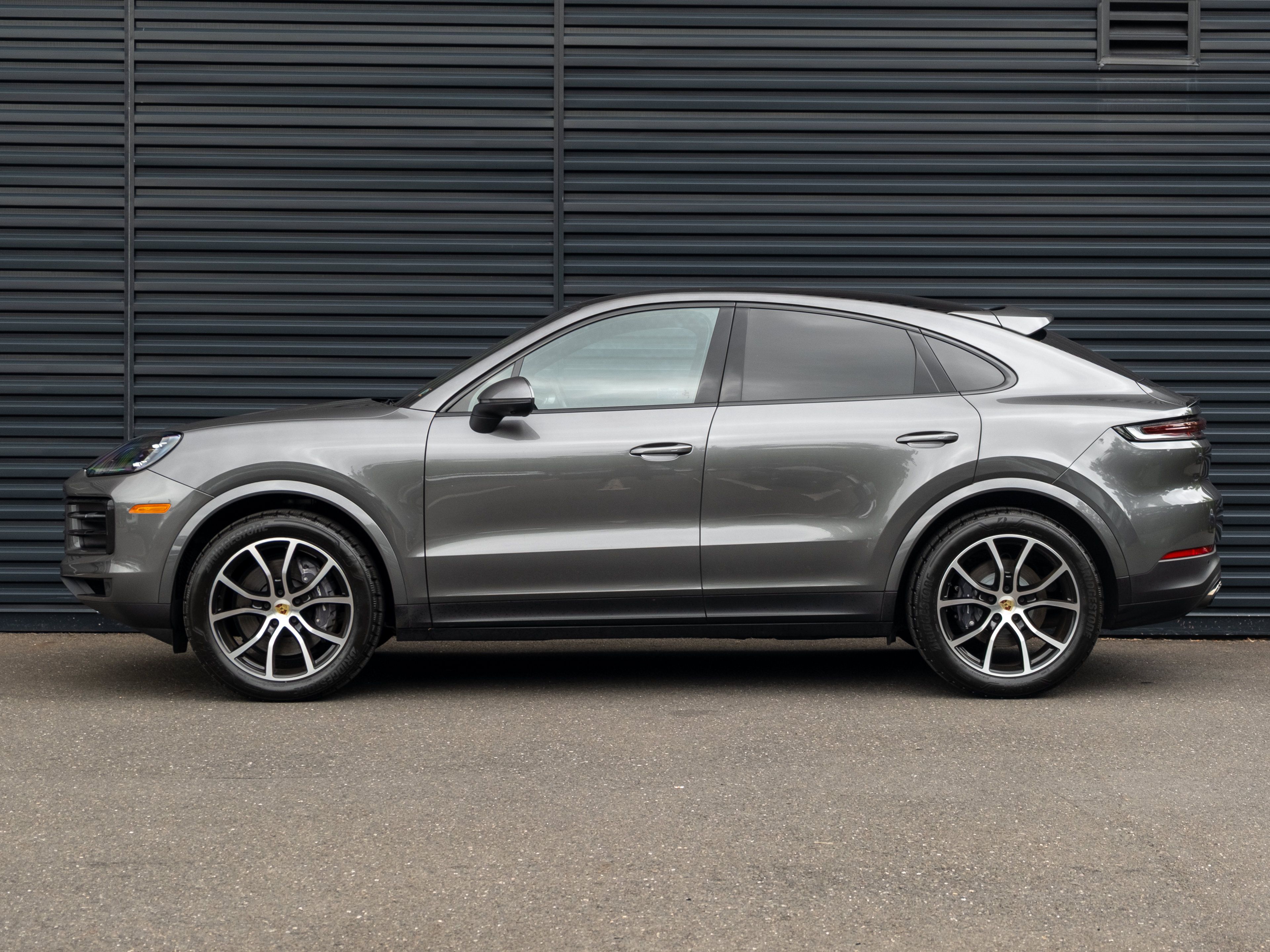 Used 2024 Porsche Cayenne Coupe AWD/4WD image 2