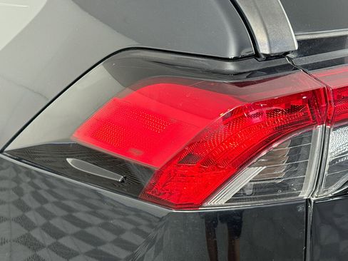 Used 2019 Toyota RAV4 XLE Premium image 35