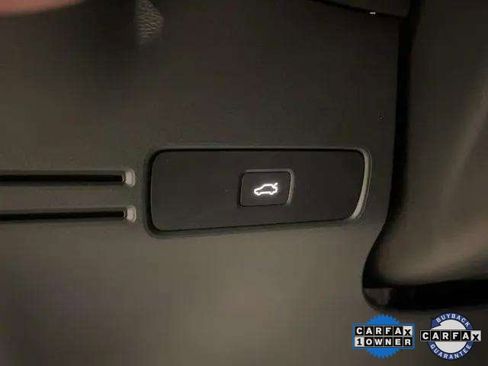 Used 2025 Volvo XC40 B5 Plus image 36