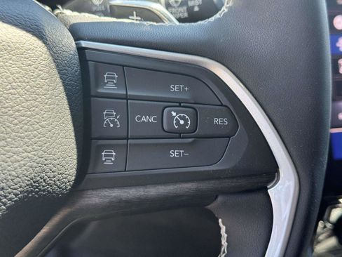 Used 2023 Jeep Grand Cherokee Limited w/ Luxury Tech Group II AWD/4WD image 21