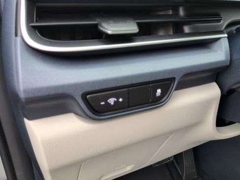 Used 2025 Kia Carnival EX FWD image 17