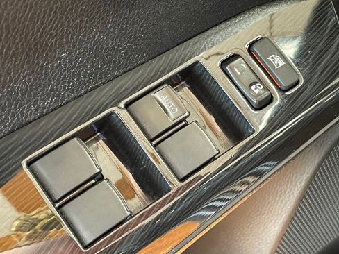 Used 2018 Toyota RAV4 SE w/ Power Extra Value Package image 17