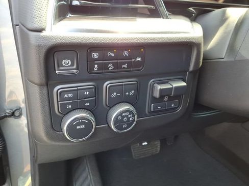 Used 2025 Chevrolet Tahoe Premier AWD/4WD image 19