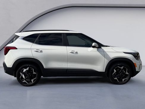 Used 2024 Kia Seltos EX FWD image 6