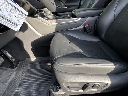 Used 2026 Toyota Highlander Limited AWD/4WD image 17