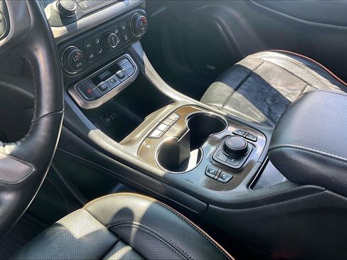 Used 2021 GMC Acadia AT4 w/ Technology Package AWD/4WD image 19