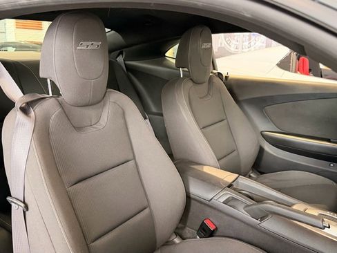 Used 2015 Chevrolet Camaro SS w/ Silver Rally Stripe Package image 17