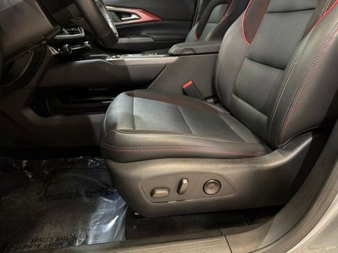Used 2025 Chevrolet Equinox EV RS FWD image 11