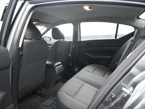 Used 2025 Nissan Altima 2.5 SV FWD image 23