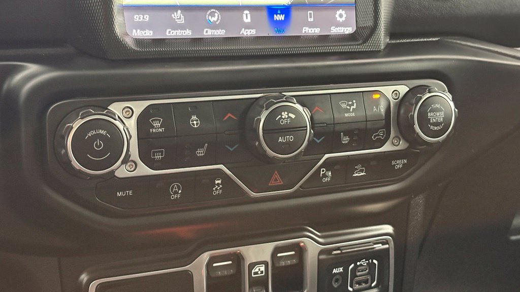 Used 2021 Jeep Wrangler Unlimited Sahara w/ Uconnect 4C Nav & Sound Group AWD/4WD image 38