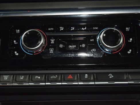 Used 2024 GMC Sierra 3500 Denali Ultimate image 35