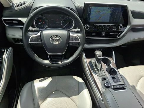 Used 2022 Toyota Highlander Platinum AWD/4WD image 11