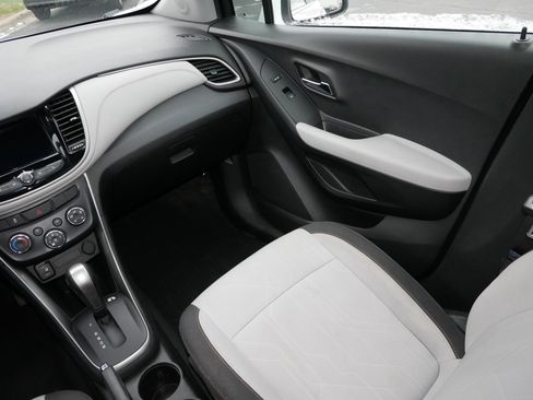 Used 2019 Chevrolet Trax LT w/ LPO, Cargo Package image 11