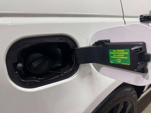 Used 2015 Land Rover Range Rover Supercharged image 13