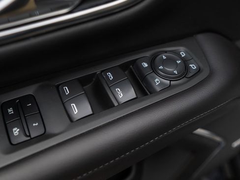 Used 2021 Chevrolet Suburban Z71 w/ Z71 Off-Road Package image 15