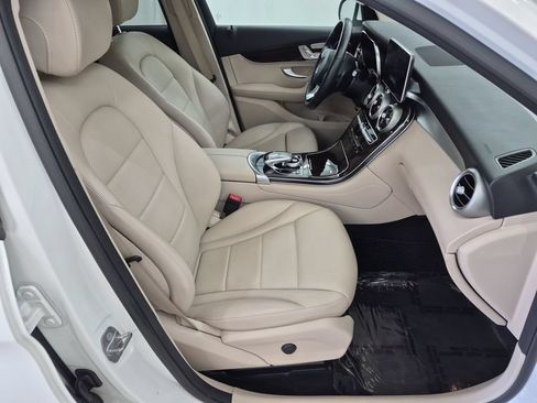 Used 2019 Mercedes-Benz GLC 300 4MATIC image 32