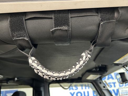 Used 2015 Jeep Wrangler Unlimited Sahara w/ Connectivity Group image 20