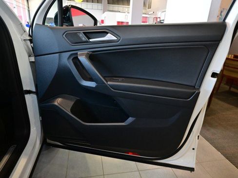 Used 2021 Volkswagen Tiguan SE R-Line image 25