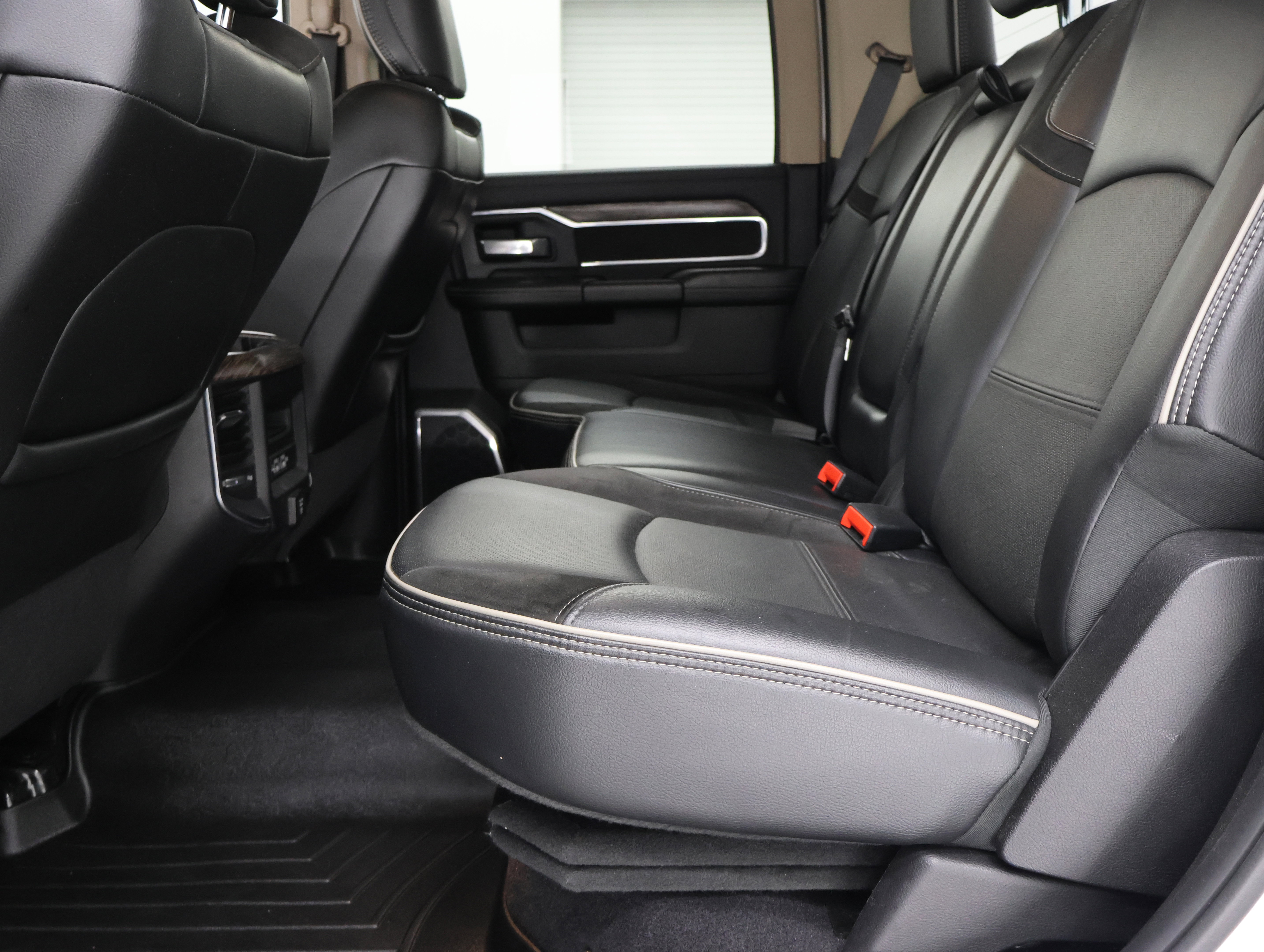 Used 2020 RAM 2500 Laramie AWD/4WD image 9